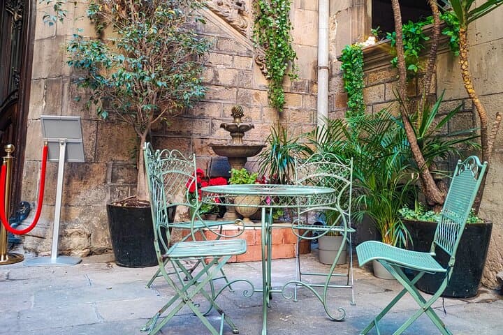 Romantic Gothic Quarter Walking Tour and Flamenco Show in Barcelona photo 5