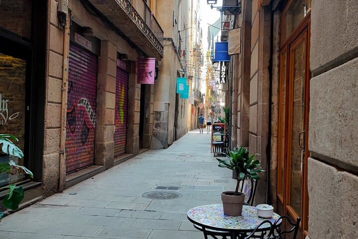Romantic Gothic Quarter Walking Tour and Flamenco Show in Barcelona photo 6