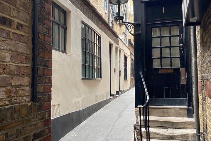 Covent Garden Scavenger Hunt: Self-Guided London Walking Tour photo 5