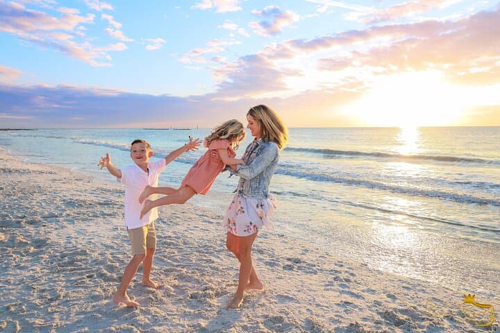 Mini Marco Island Photoshoot: 20-Minute Professional Beach Portrait Session photo 6