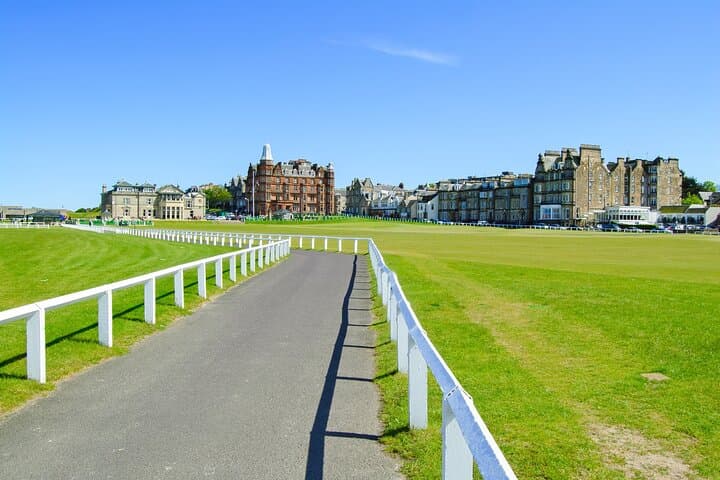 st-andrews-christmas-walk-private-festive-tour-market-street-carols-ice-rink photo 6