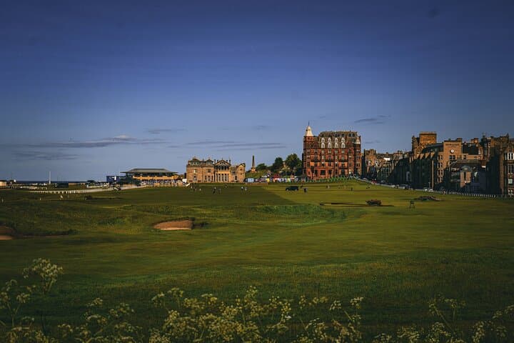 st-andrews-christmas-walk-private-festive-tour-market-street-carols-ice-rink photo 5