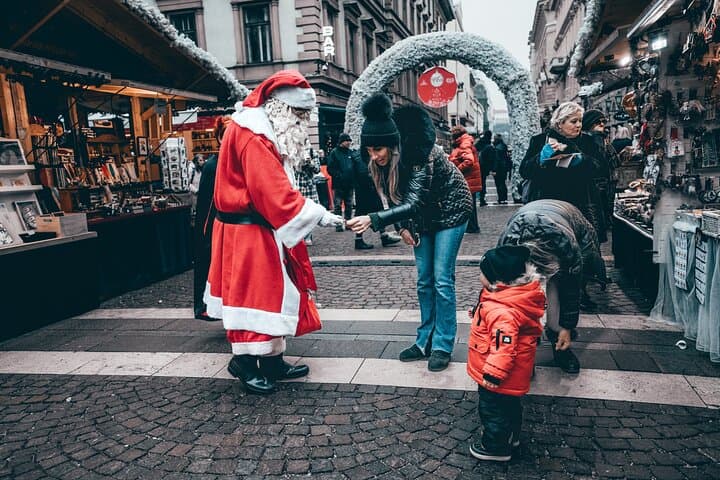 st-andrews-christmas-walk-private-festive-tour-market-street-carols-ice-rink