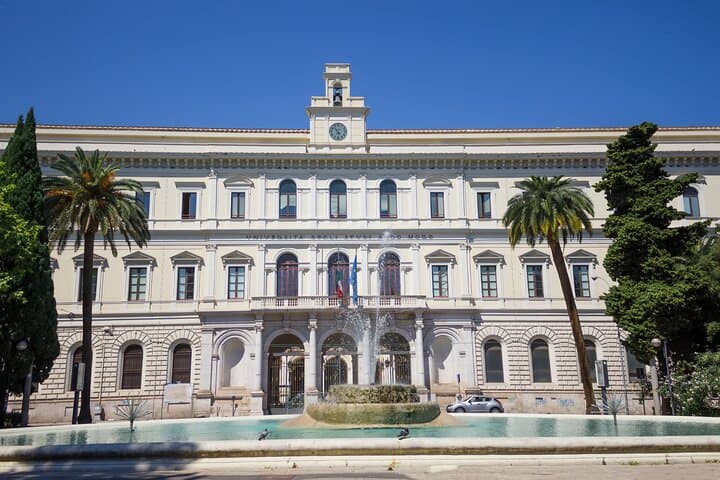 Bari Scavenger Hunt: Self-Guided Walking Tour of Old Town Highlights