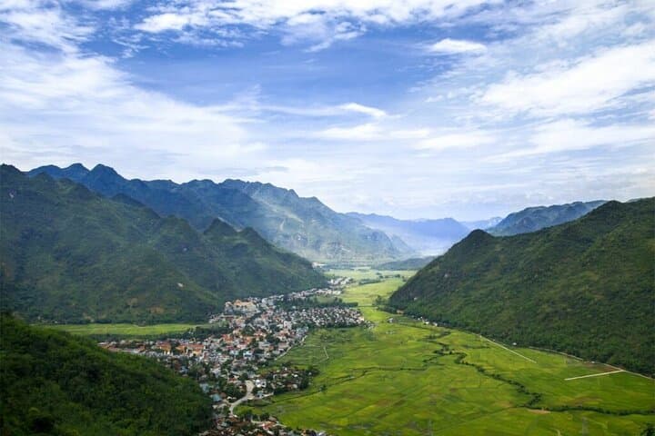 Mai Chau Full-Day Private Biking Tour from Hanoi — Rice Paddies & Thung Khe Pass photo 4