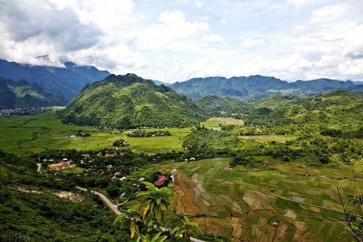 Mai Chau Full-Day Private Biking Tour from Hanoi — Rice Paddies & Thung Khe Pass photo 6