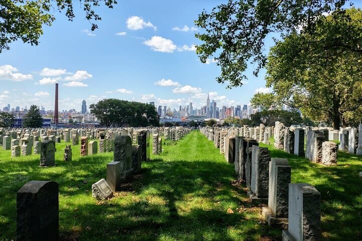 Twilight Tour — Death in New York: Lower Manhattan Evening Walking Tour photo 3