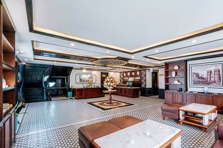 3-Day Rosa Cruise: Luxury Halong & Lan Ha Bay Cruise from Hanoi