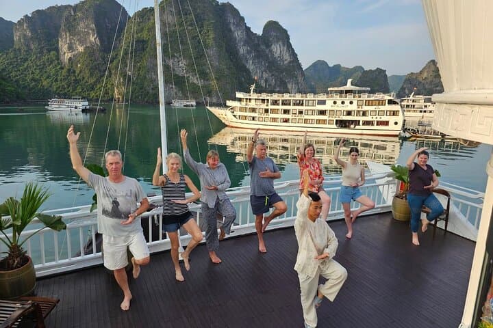 Ha Long Bay 3-Day 2-Night 5-Star Cruise: Kayaking, Caves & Cat Ba Island photo 4