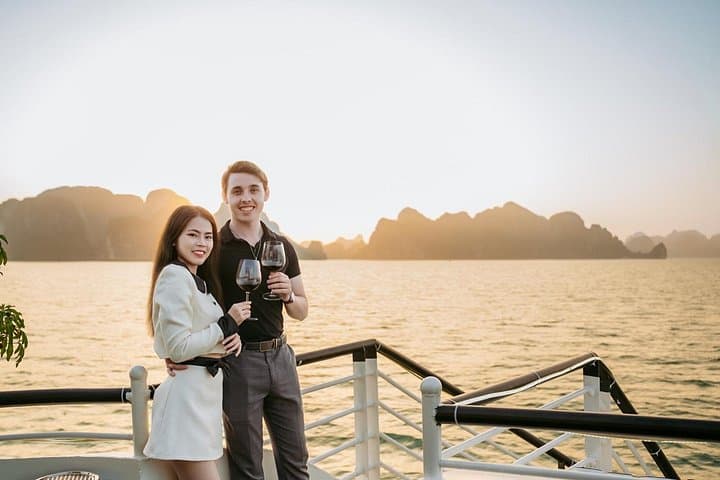 Halong Bay Full-Day Cruise: Sung Sot Cave, Kayak & Ti Top Island photo 4