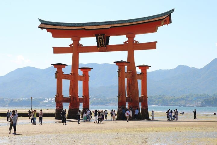 One-Day Private Hiroshima & Miyajima Tour — Peace Park, Itsukushima Shrine, and Local Eats photo 5