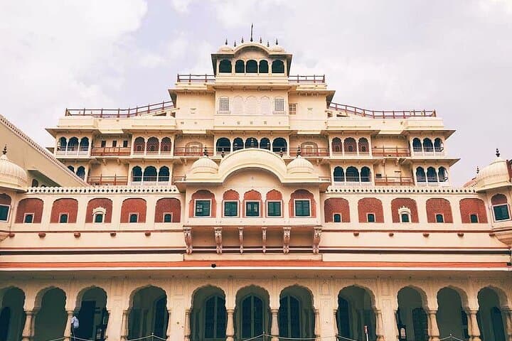 Private Jaipur Sightseeing Tour: Explore the Pink City's Palaces & Forts