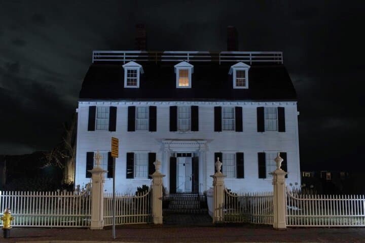 Salem History and Hauntings Walking Tour — Witch Trials, Seaport Streets & Lantern-Lit Stories photo 4