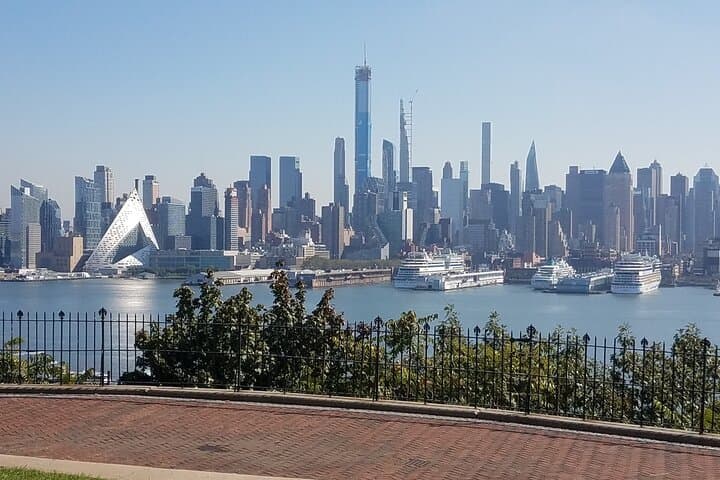Half-Day Private New York City Tour — Battery Park to Brooklyn Bridge photo 2