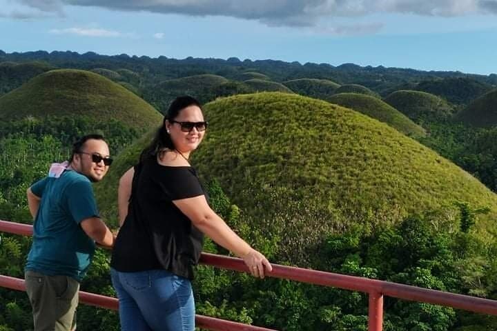 Bohol Chocolate Hills & Tarsier Private Day Tour with Loboc River Cruise