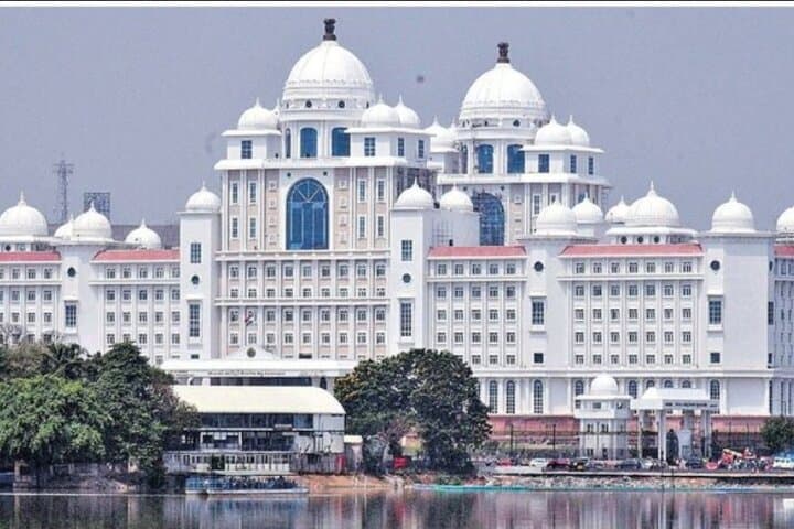 Hussain Sagar Lake Private Walking Tour: History, Statues & Lakeside Stroll photo 5