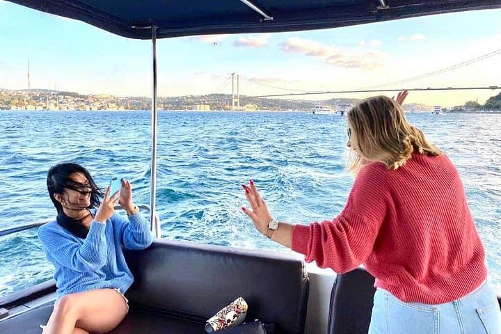 Private Luxury Yacht Cruise on the Bosphorus: Sunset and Landmarks from a Private Yacht photo 2