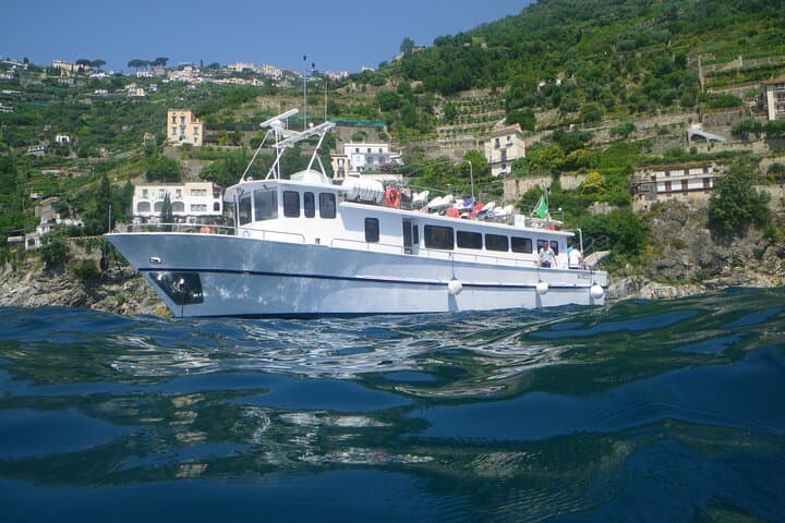 Amalfi Coast Boat Day: Aperitif, Lunch & Swim Stops photo 2