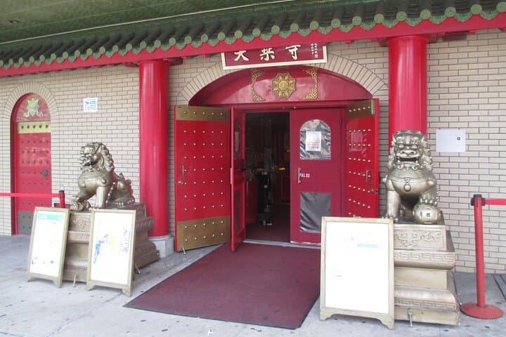 Chinatown & Little Italy Scavenger Hunt: Self-Guided Walking Tour in NYC photo 5