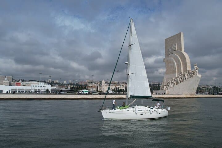 Lisbon Sunset Sailing: 2-Hour Tagus Evening Cruise with Drinks photo 5