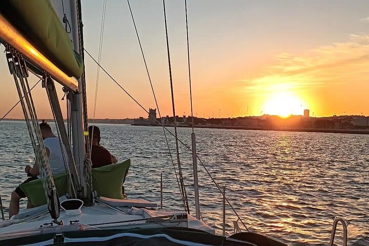 Lisbon Sunset Sailing: 2-Hour Tagus Evening Cruise with Drinks photo 3