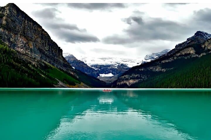 Moraine Lake & Lake Louise Shuttle from Banff/Canmore — Round-Trip Transfer photo 3