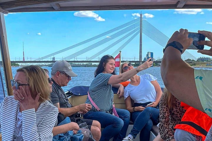 Riga Canal Boat Sightseeing: 1-Hour Daugava & City Canal Tour with Audioguide photo 4