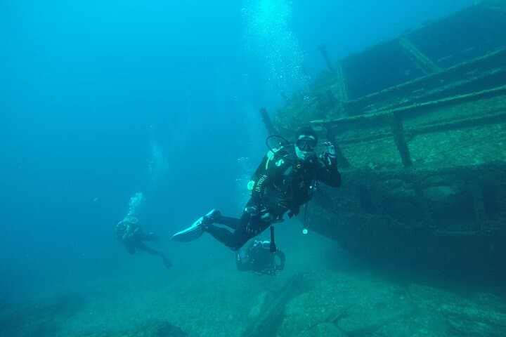 Private Beginner Scuba Discovery from a Boat in Tenerife photo 3