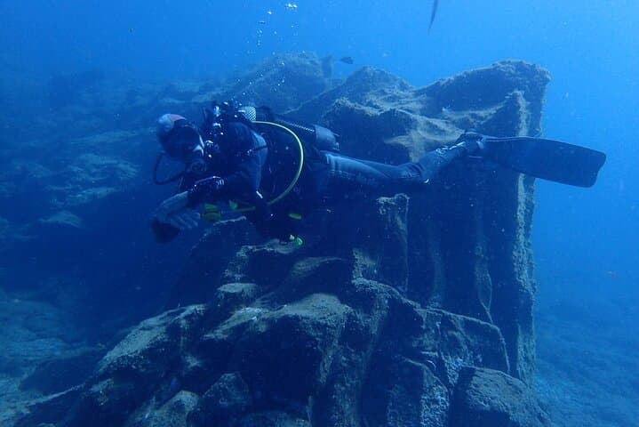 Private Beginner Scuba Discovery from a Boat in Tenerife photo 5