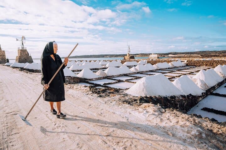 Salinas de Janubio Guided Salt Flats Tour & Flor de Sal Tasting — Lanzarote photo 6
