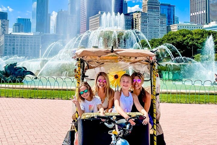 Lincoln Park Secrets: Private Pedicab Tour of Chicago's Hidden Gems