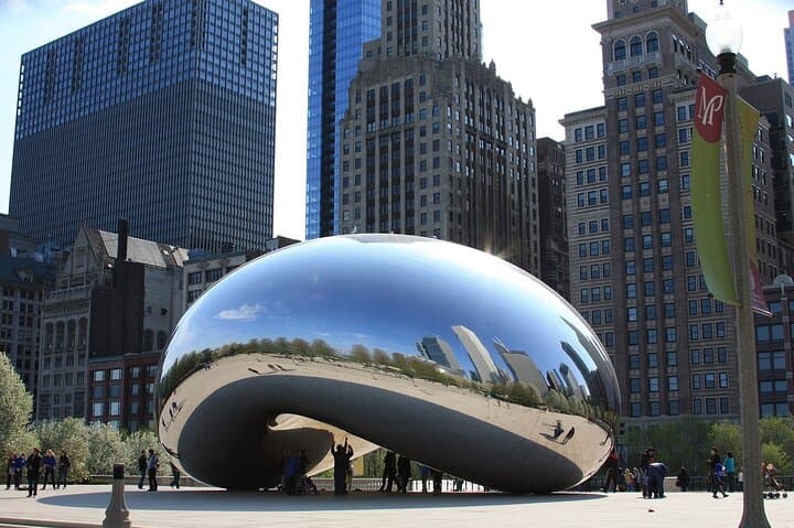 Wind City Wanderlust: Private Family Walking Tour of Chicago's Loop photo 2