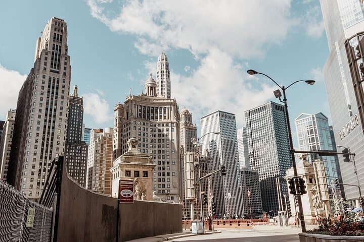 Wind City Wanderlust: Private Family Walking Tour of Chicago's Loop photo 4