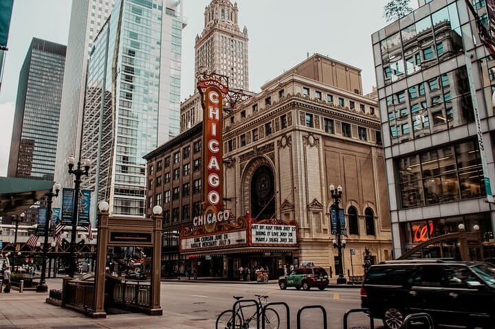 Wind City Wanderlust: Private Family Walking Tour of Chicago's Loop photo 6