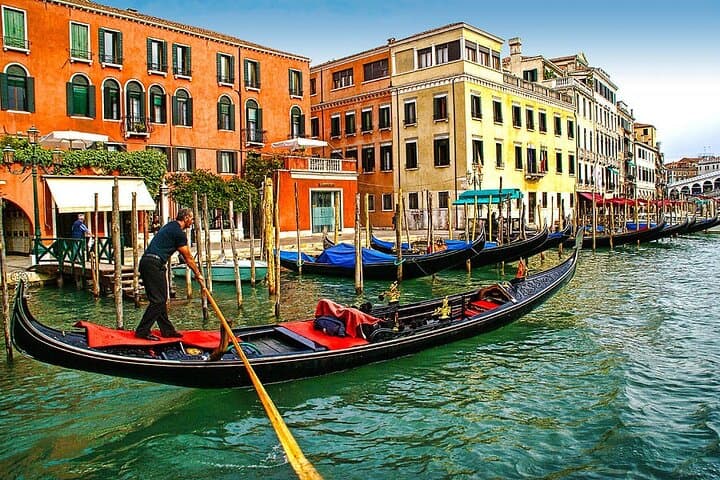 Venice Morning Walk and Classic Gondola Ride — St. Mark's to Rialto