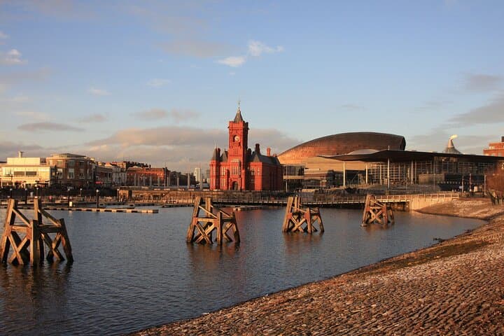 Private Cardiff Walking Tour with a Local Guide — Custom City Highlights photo 3