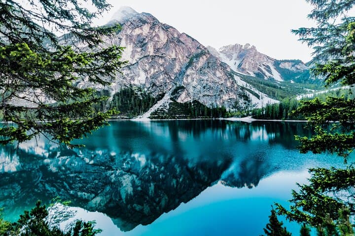 Moraine Lake & Lake Louise Shuttle from Banff/Canmore — Round-Trip Transfer photo 5