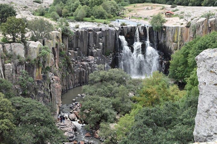Aculco Full-Day Private Tour: History, Waterfalls & Otomí Crafts photo 2