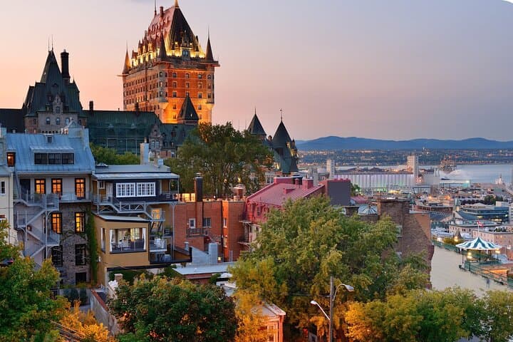 Old Quebec Scavenger Hunt: Self-Guided Audio Tour of Historic Highlights