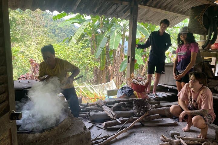 Ha Giang Red Dzao Jungle Homestay: 3-Day Cultural Trek & Tea Trail