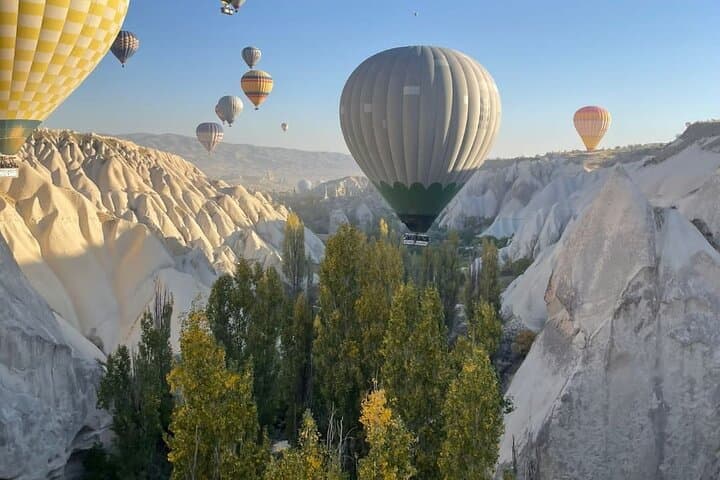 Sunrise Hot Air Balloon Flights in Göreme Valleys: Cappadocia Flight Guide photo 4