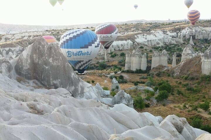 Sunrise Hot Air Balloon Flights in Göreme Valleys: Cappadocia Flight Guide photo 5