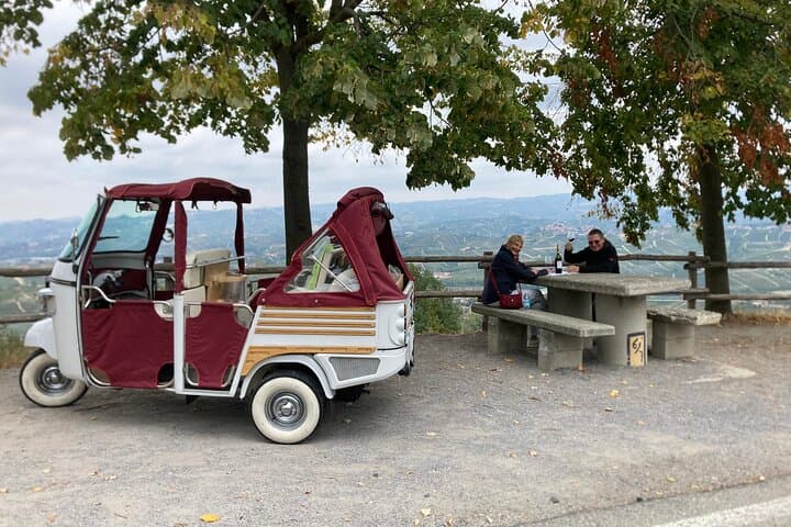 Ape Calessino in Barolo Langa: Half-Day Vineyard Tour & Sparkling Wine photo 2