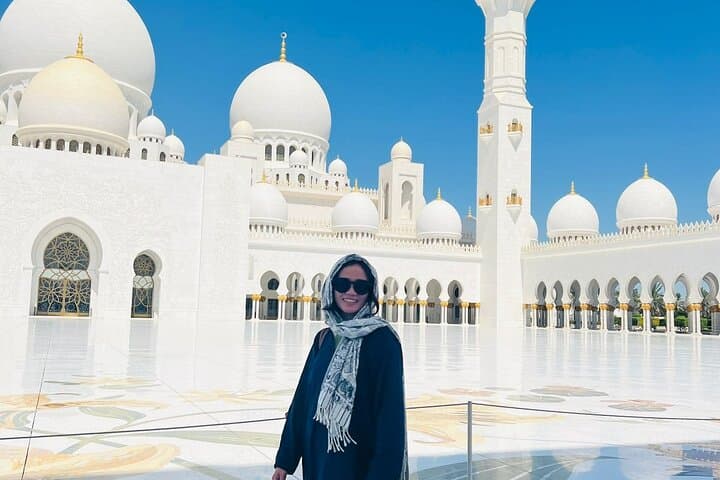 Half-Day Private Tour: Dubai to Sheikh Zayed Grand Mosque — Abu Dhabi Cultural Day Trip