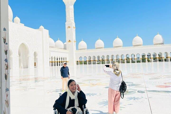 Half-Day Private Tour: Dubai to Sheikh Zayed Grand Mosque — Abu Dhabi Cultural Day Trip photo 5