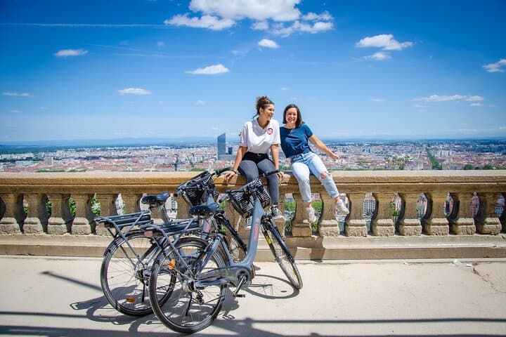 E‑Bike Tour Lyon: Two Hills — Vieux‑Lyon & Croix‑Rousse in 2 Hours photo 2