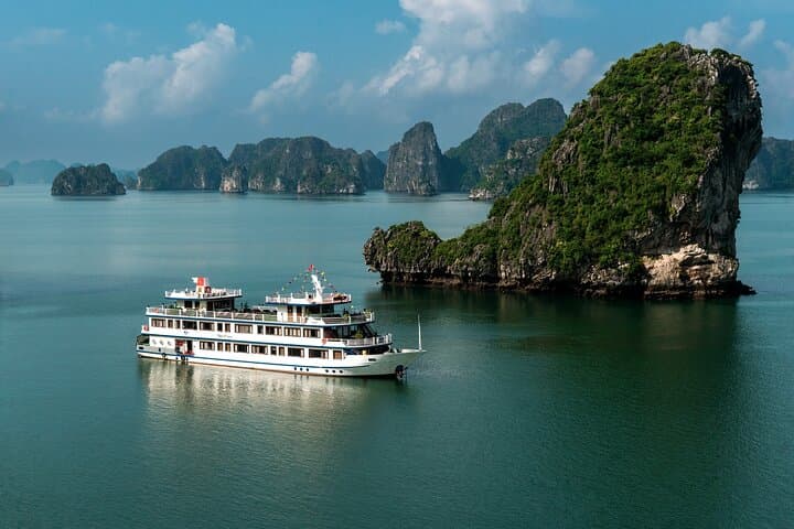Halong Bay & Bai Tu Long 2-Day Overnight Swan Cruise