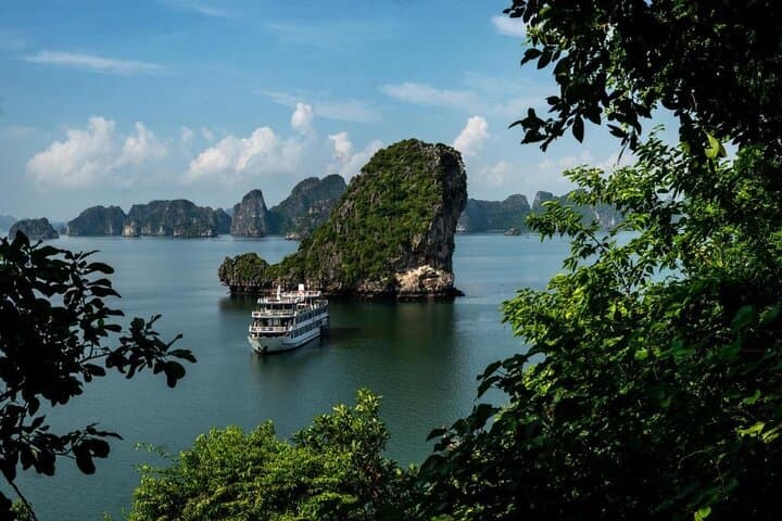 Bai Tu Long Bay 2-Day Cruise: Kayaking, Caves & Seaview Cabins with Swan Cruises