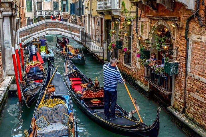 Venice Gondola Ride on the Grand Canal: 30-Minute Classic Experience photo 6