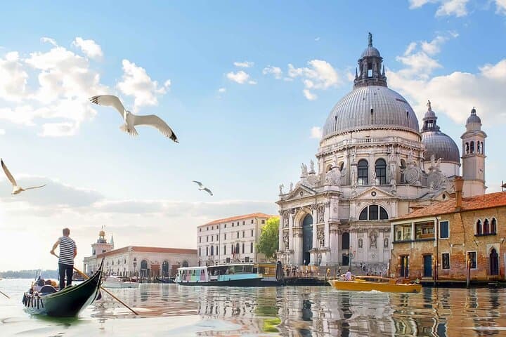 Venice Gondola Ride on the Grand Canal: 30-Minute Classic Experience